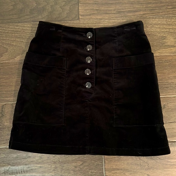 EUC Forever 21 Black Velvet Mini Skirt, size Small - Picture 1 of 3
